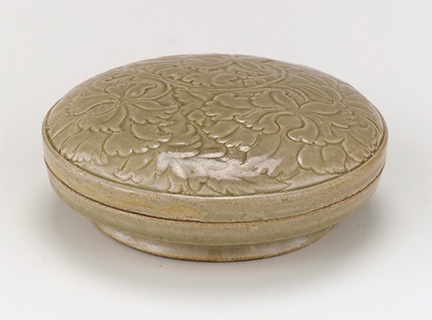Round Covered Box with Design of Three Flowers